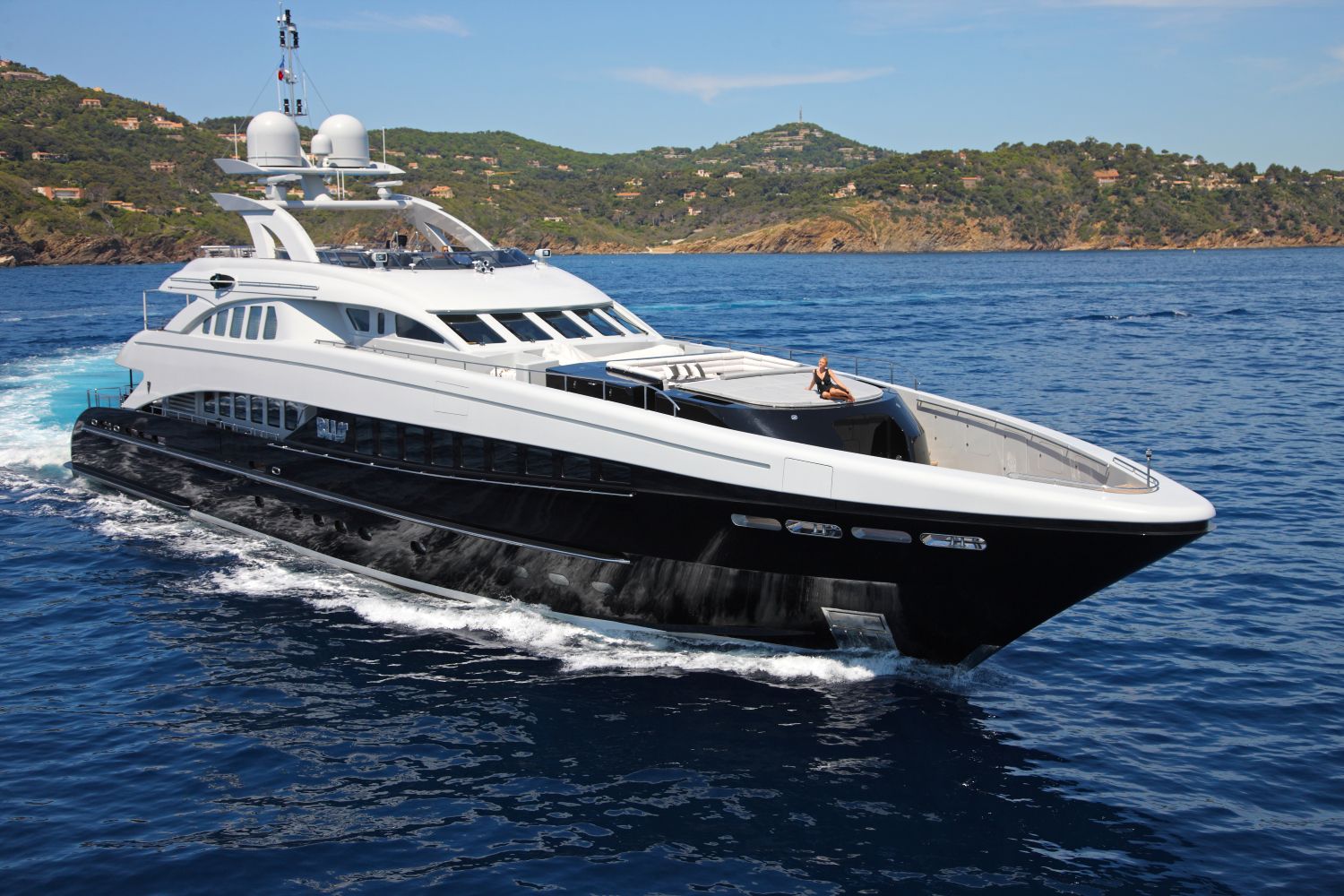 BLISS Yacht Charter Details, Heesen 4400 CHARTERWORLD Luxury Superyachts